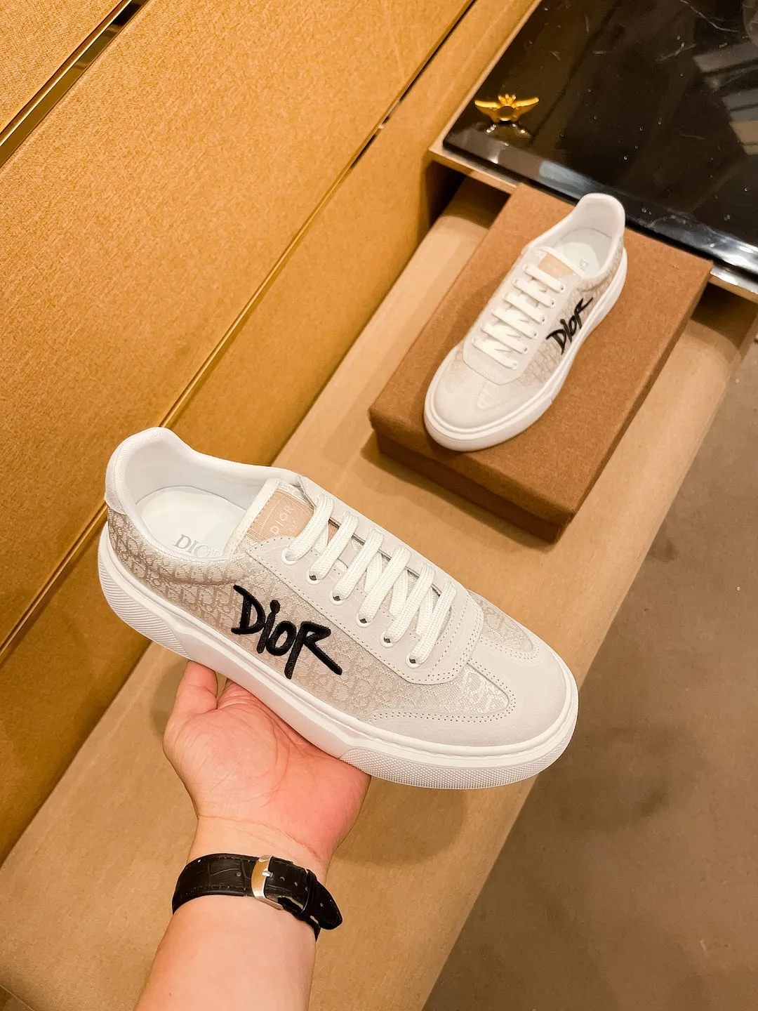 Men's shoes💰 400💰🔥【Dior】🔥Men's high-end brand of shoes official website 1:1 latest masterpiece: the upper is made of Italian imported first-layer cowhide with a comfortable and breathable lining➕original non-slip and wear-resistant outsole🔥, making walking more convenient and comfortable! An exclusive new model, a stunning work, a beautiful 1:1 replica [color] compared to the official quality! Create a fashionable personality to set off your uniqueness! A must-have for trendy men! Classic🔥Size: 38-44 Color: 🔥Multiple colors available🔥